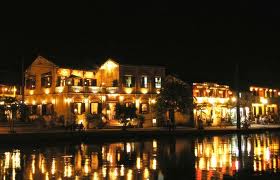 ホイアン旧市街の満月祭の音色